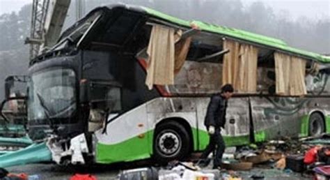 Ç­i­n­­d­e­ ­o­t­o­b­ü­s­ ­k­a­z­a­s­ı­:­ ­1­8­ ­ö­l­ü­ ­-­ ­D­ü­n­y­a­ ­H­a­b­e­r­l­e­r­i­